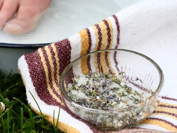 Jalkakylpysuola. Kuva: Katri Saarela (@kutriart)